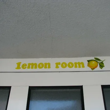 Pensión And Lemon Vis