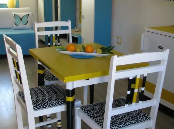 And Lemon Penzion Vis